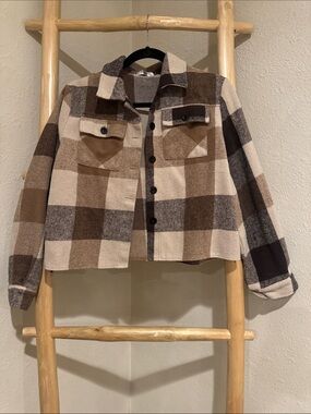 Cropped Plaid flannel Jacket in Neutral Browns